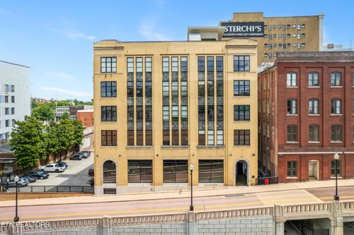 404-220 W Jackson Ave, Knoxville, TN, 37902-1072 | Card Image