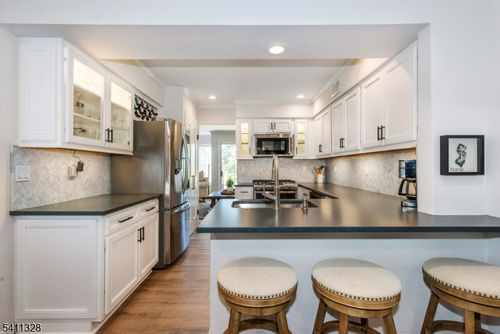 80 N Edgewood Rd, Bedminster, NJ, 07921-1649 | Card Image