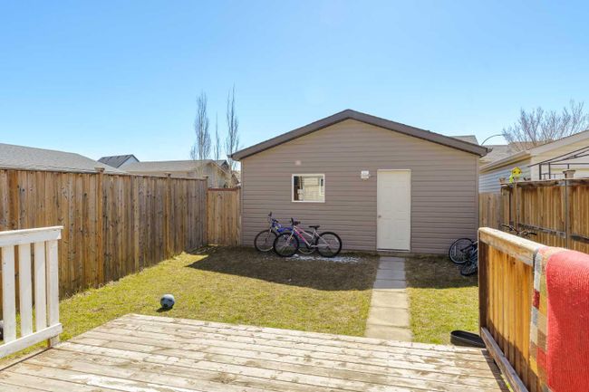 1587 New Brighton Drive Se, Home with 3 bedrooms, 2 bathrooms and 2 parking in Calgary AB | Image 28