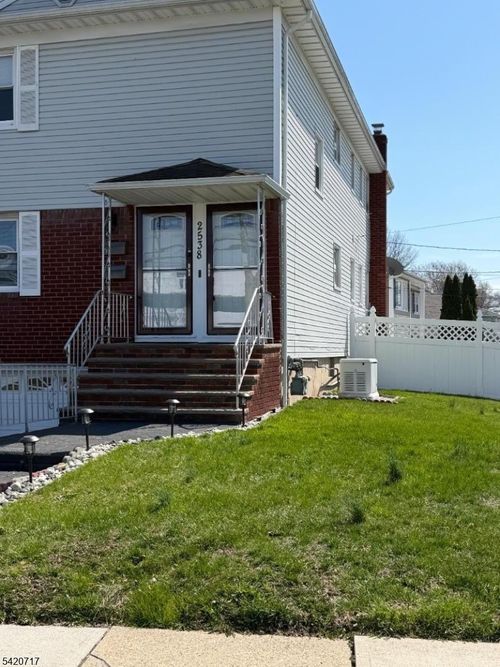 2-2538 Spruce St, Union, NJ, 07083-5633 | Card Image