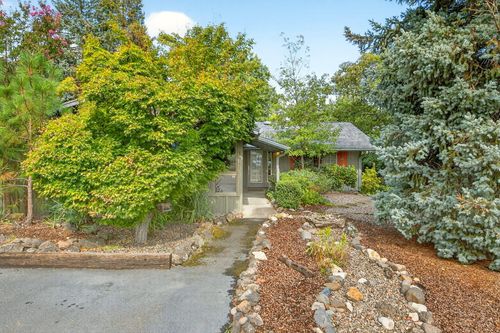 767 Twin Pines Cir, Ashland, OR, 97520-3732 | Card Image