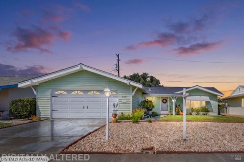 109 Olympic Cir, Vacaville, CA, 95687-3305 | Card Image
