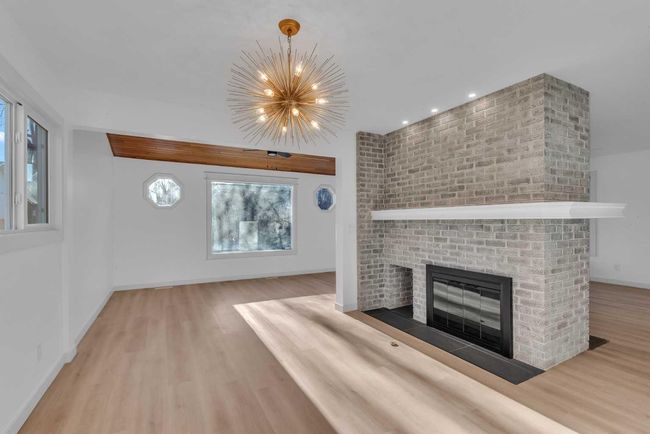 116 Strathcona Close Sw, House other with 4 bedrooms, 4 bathrooms and 4 parking in Calgary AB | Image 12