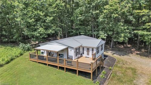 425 Little Brushy Mountain Rd, Wilkesboro, NC, 28697-8269 | Card Image