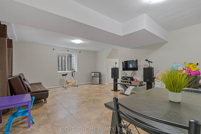 82 Rossmore Crt, House other with 3 bedrooms, 2 bathrooms and 2 parking in London ON | Image 31