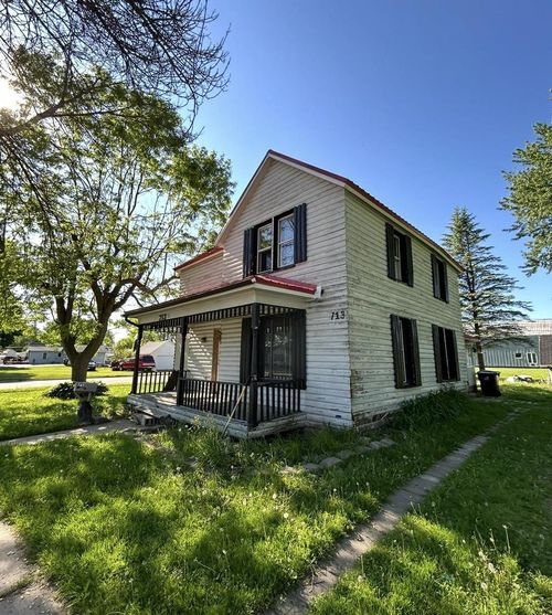 713 W Waupaca Street, NEW LONDON, WI, 54961 | Card Image