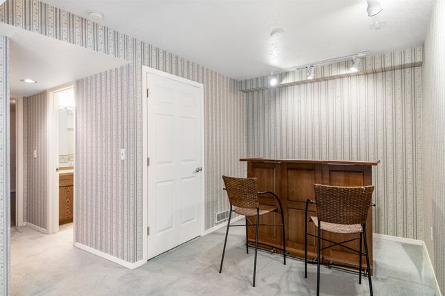 Dry Bar | Image 37
