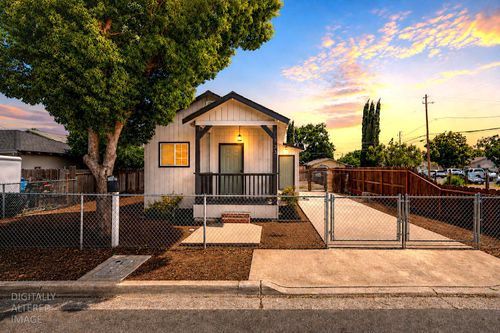 253 West Avenue, Oakdale, CA, 95361 | Card Image