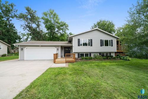 1513 E Sylvan Cir, Brandon, SD, 57005-1523 | Card Image