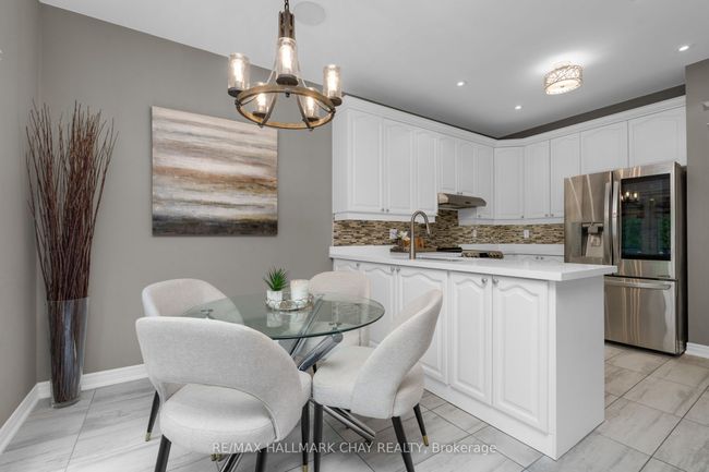 383 Hewitt Cir, House other with 3 bedrooms, 3 bathrooms and 4 parking in Newmarket ON | Image 12