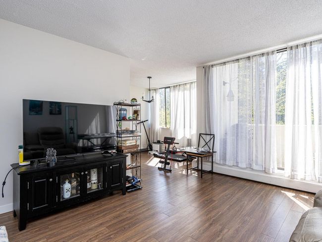402 - 4105 Maywood Street, Condo with 2 bedrooms, 2 bathrooms and 1 parking in Burnaby BC | Image 6