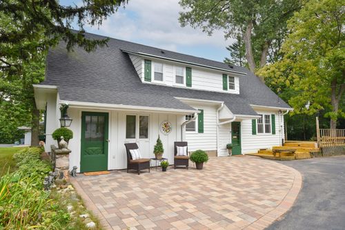 802 E Dean Rd, Fox Point, WI, 53217-2419 | Card Image