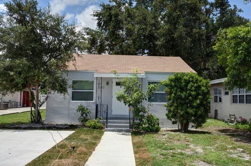 2343 Cleveland St, Hollywood, FL, 33020-3045 | Card Image
