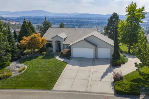 8816 E Woodland Park Dr, Spokane, WA, 99217-9464 | Card Image