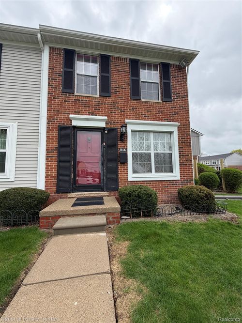 36642 Park Place Dr, Sterling Heights, MI, 48310-4223 | Card Image