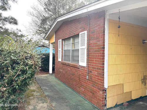 663 Queen Julianna Ln, Jackson, MS, 39209-2246 | Card Image