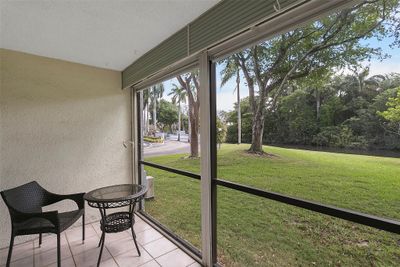 1A - 101 Royal Park Dr, Condo with 2 bedrooms, 2 bathrooms and null parking in Oakland Park FL | Image 2