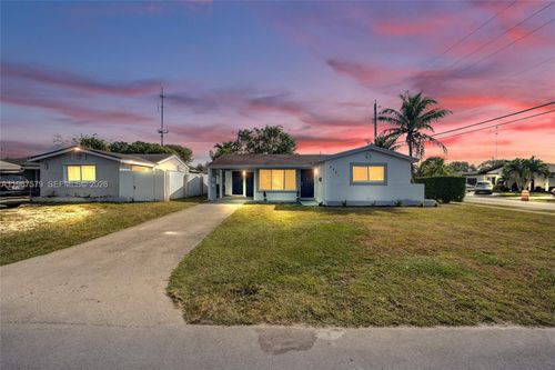 3221 Sw 67th Way, Miramar, FL, 33023-4881 | Card Image