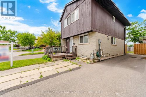18 Gold Pine Crt, Brampton, ON, L6S2K6 | Card Image