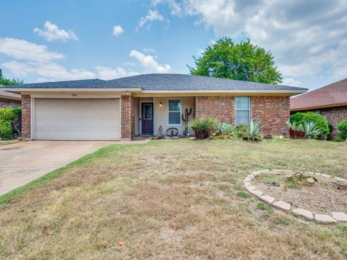 7304 Misty Meadow Drive S, Fort Worth, TX, 76133 | Card Image