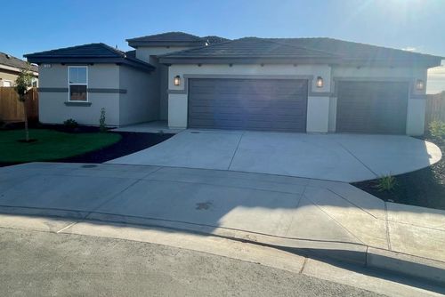 748 Shasta St, Madera, CA, 93638-5885 | Card Image