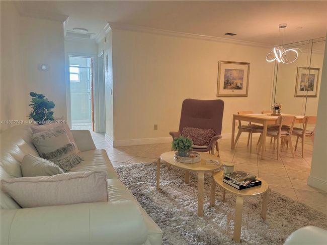 APT-7 - 3801 Ne 22 Nd Ter, Home with 1 bedrooms, 1 bathrooms and null parking in Lighthouse Point FL | Image 4