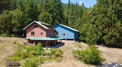 6236 Mckean Rd, House other with 3 bedrooms, 2 bathrooms and 2 parking in Central Kootenay Rd Rural BC | Image 1