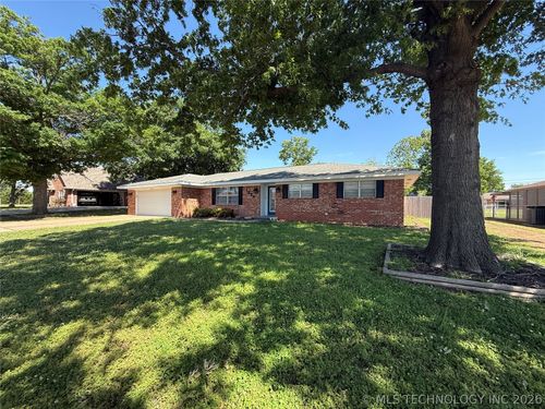 1004 E 12th St, Cushing, OK, 74023-5230 | Card Image