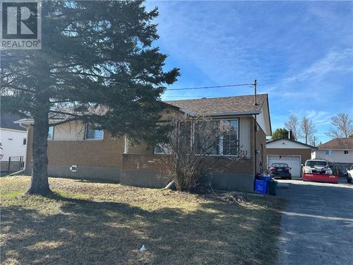 211 Cote Blvd, Hanmer, ON, P3P1M6 | Card Image