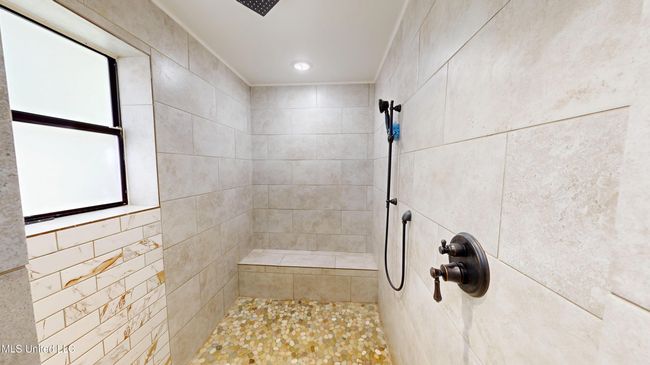 Very large walk in shower | Image 50