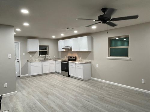 664-2122 Lee Rd, Pearland, TX, 77581-8984 | Card Image