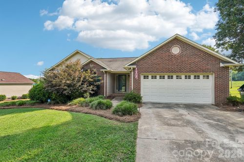 203 Royal Ave, Albemarle, NC, 28001-8062 | Card Image
