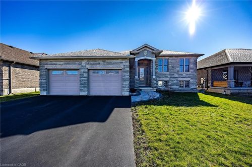 324 Courtland St, Delhi, ON, N4B0A8 | Card Image