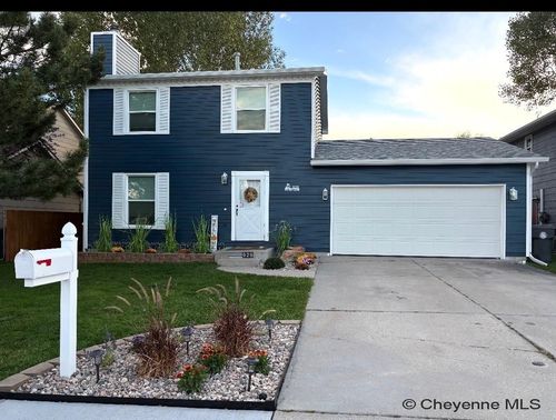 929 New Bedford Dr, Cheyenne, WY, 82009-2810 | Card Image