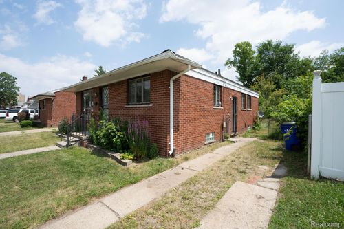 19666 Dequindre St, Detroit, MI, 48234-1256 | Card Image