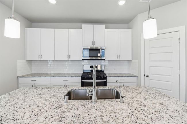 587 Avisa Dr, House other with 3 bedrooms, 3 bathrooms and 2 parking in Kemah TX | Image 12