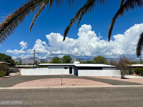 7041 E Baker St, Tucson, AZ, 85710-2231 | Card Image