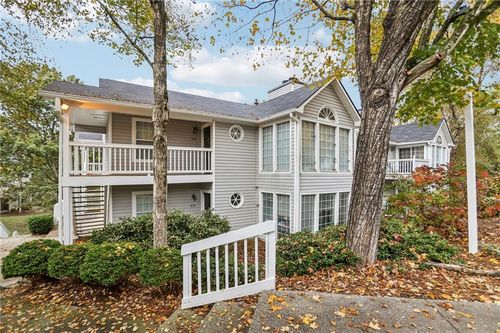 801 Countryside Pl Se, Smyrna, GA, 30080-8240 | Card Image