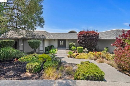15 Bell Waver Way, Oakland, CA, 94619-2405 | Card Image