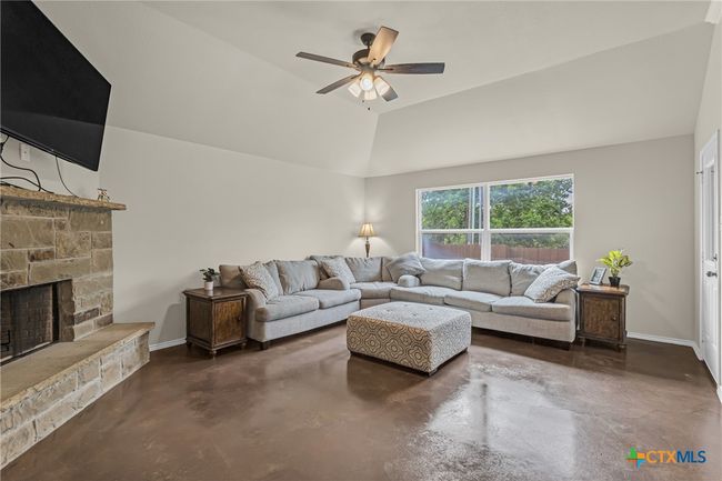 Living Room | Image 12