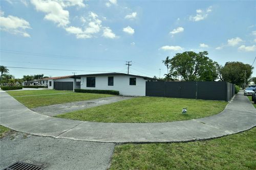 8350 Sw 12th Ter, Miami, FL, 33144-4122 | Card Image