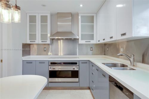 525 Ridgewood Rd, Key Biscayne, FL, 33149-1849 | Card Image