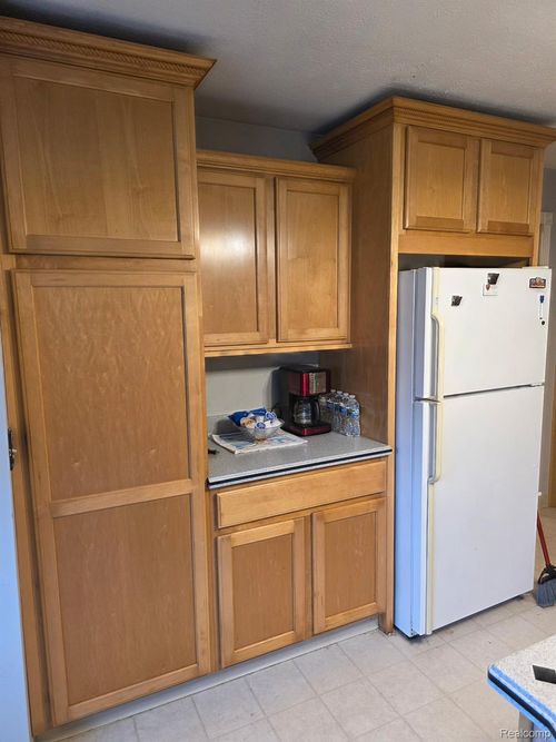 721 Lee Ave, Vicksburg, MI, 49097-1426 | Card Image