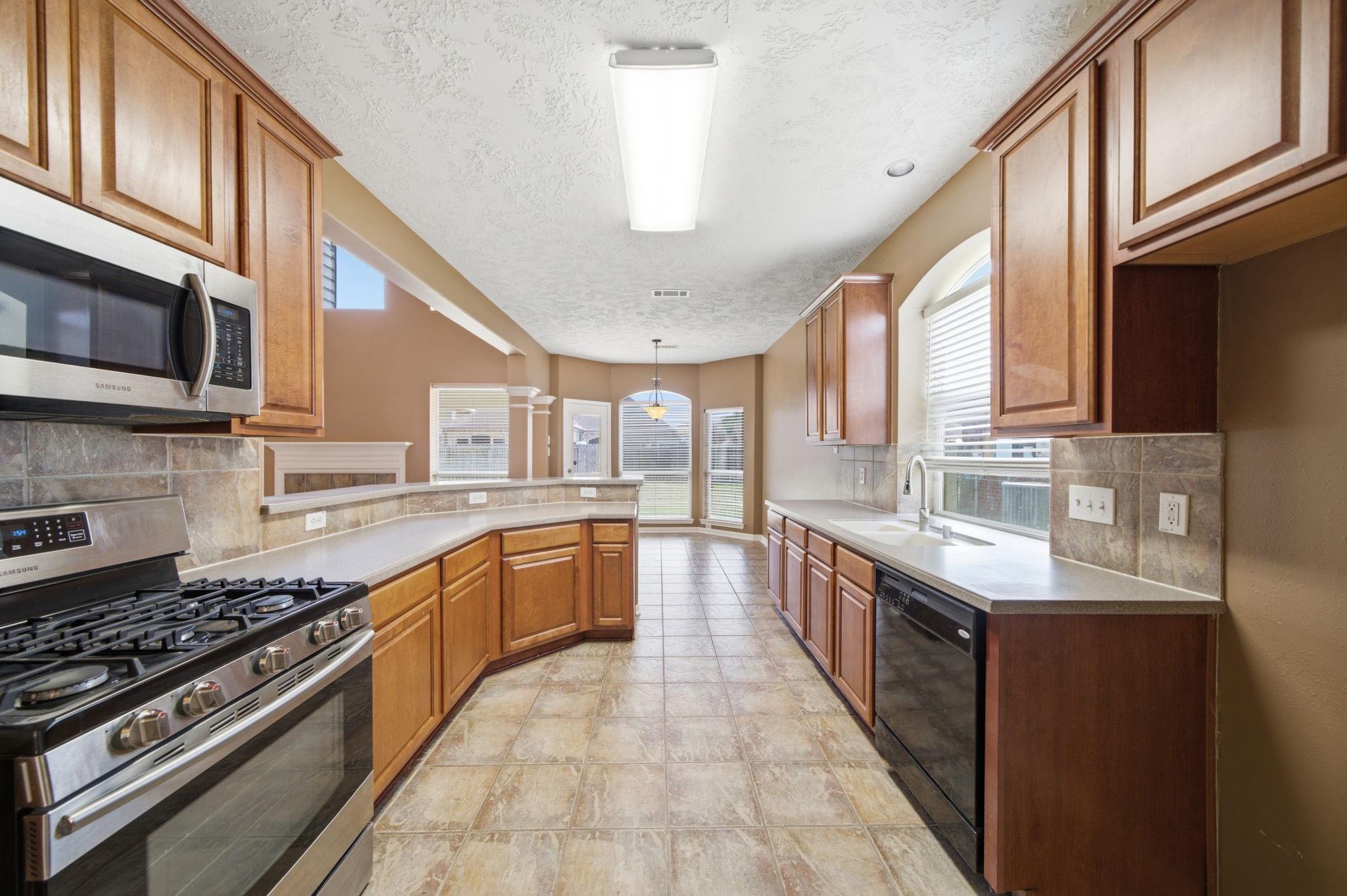 Residential Lease in Deer Park 5