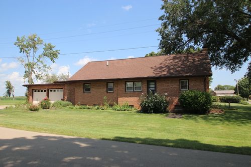302 N Wequash St, Tonica, IL, 61370-9407 | Card Image