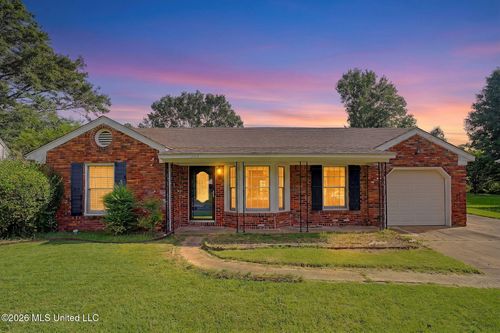 2118 Cedarcrest Dr N, Southaven, MS, 38671-3414 | Card Image