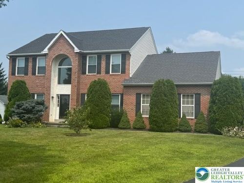 1124 Longwood Dr, QUAKERTOWN, PA, 18951-5220 | Card Image