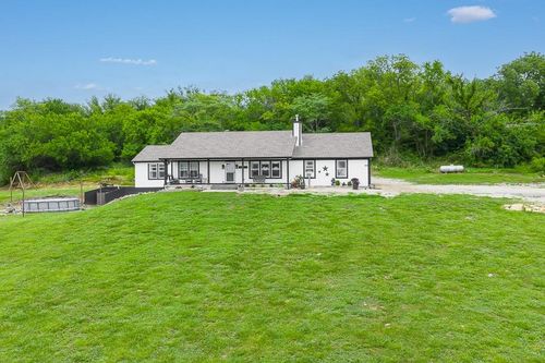 25372 Metro Ave, Tonganoxie, KS, 66086-3266 | Card Image
