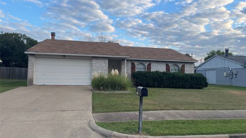 6813 Newcastle Pl, North Richland Hills, TX, 76182-4926 | Card Image