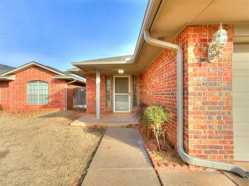 2561 Lynn Ln, Oklahoma City, OK, 73120-1762 | Card Image